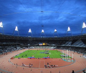 开云下载-塞恩斯关键制胜，红牛二队上演惊天逆转—阿斯顿马丁的赛道悲歌