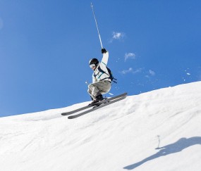 开云体育app-冰火交锋，韩国队险胜奥地利队之夜，马龙刷新纪录的双重震撼