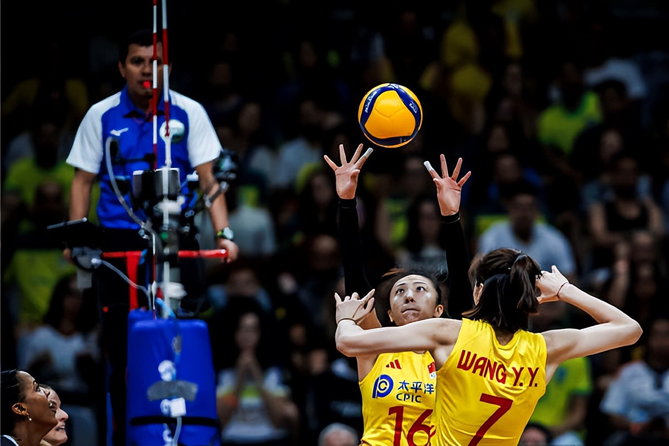 传球配合精湛,带来多精彩进球 传球配合精湛,带来多精彩进球