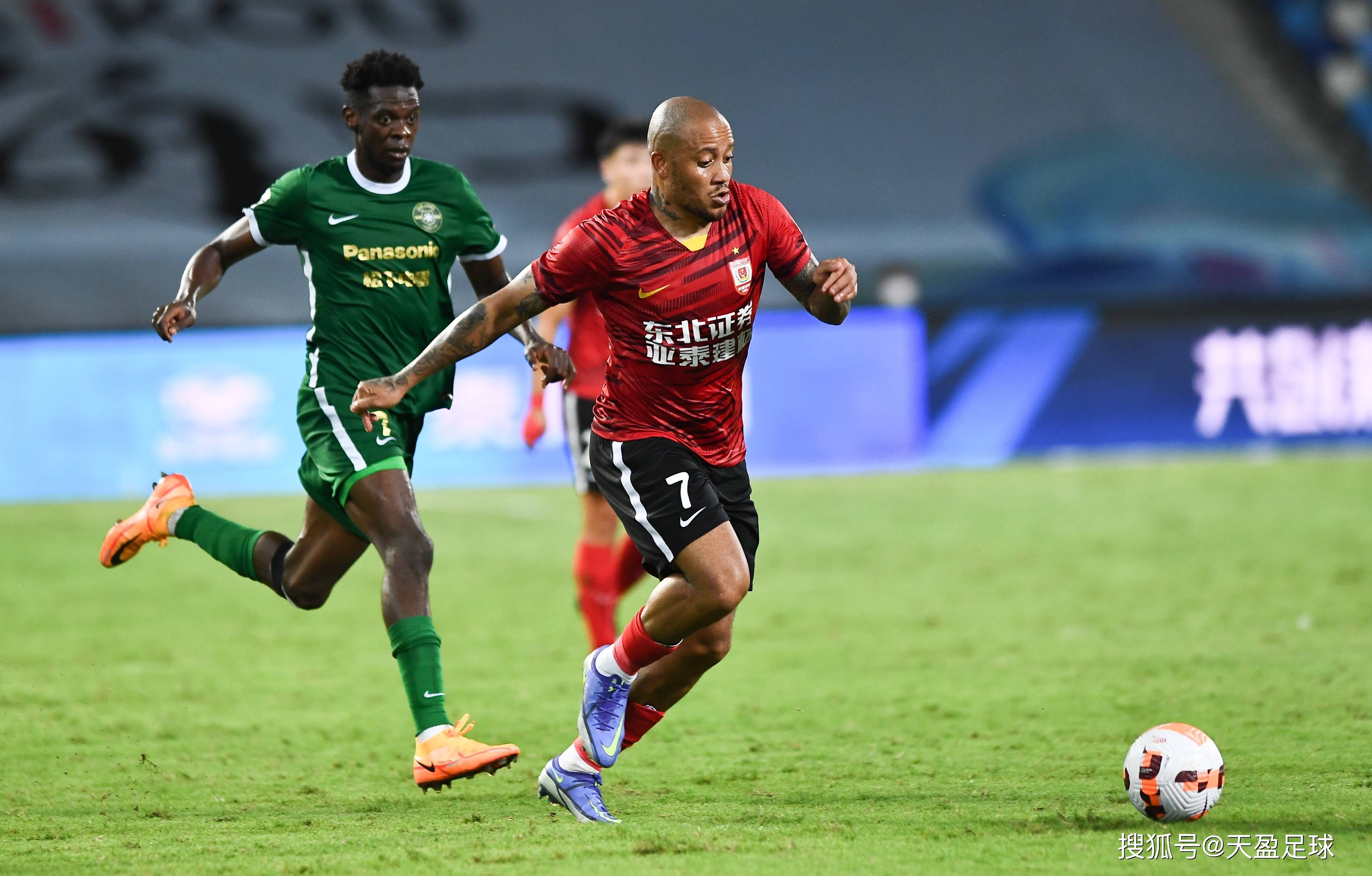 南威尔士队客场不敌巴恩斯利,遇到困难 南威尔士队客场不敌巴恩斯利,遇到困难