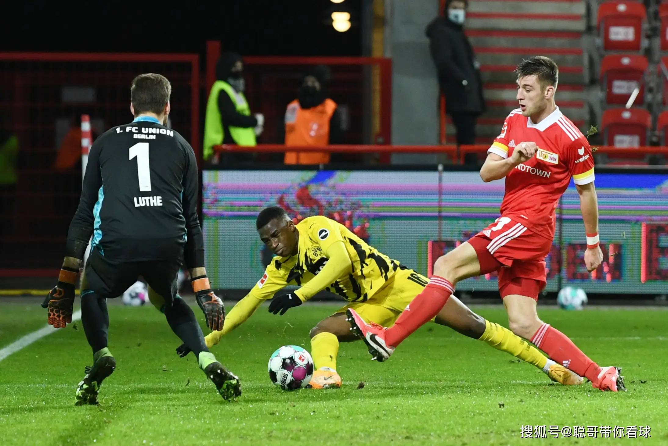 沃尔夫斯堡签下新后卫强化防守实力