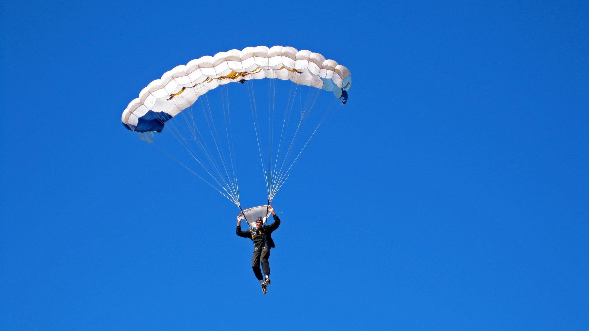 完美猎手，奥斯梅恩闪耀拜仁与阿森纳的战术博弈