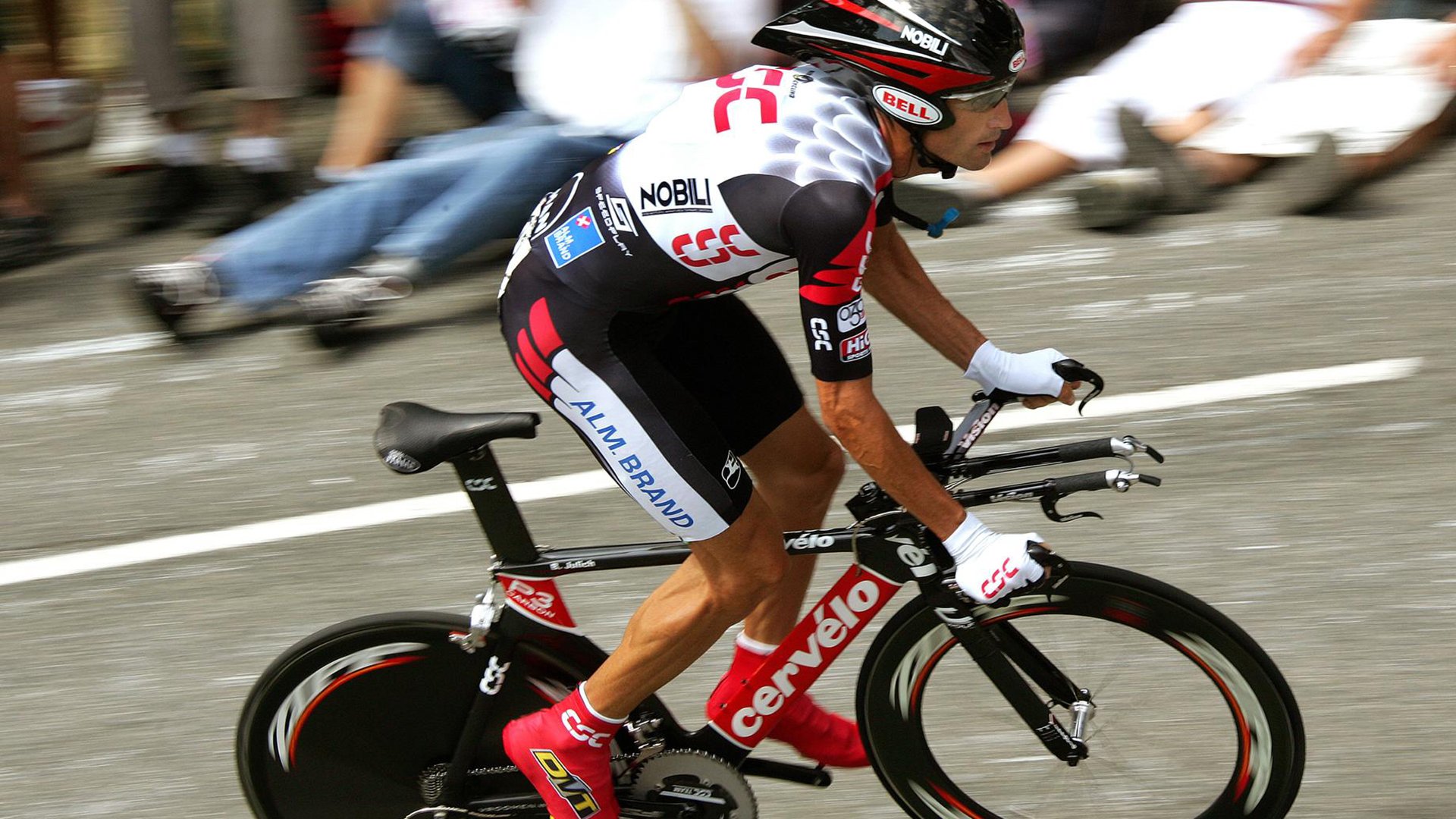 横扫背后的孤胆英雄,德罗赞关键制胜,湖人王朝复兴的隐秘序章